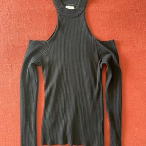 Turtleneck shoulder cutoff